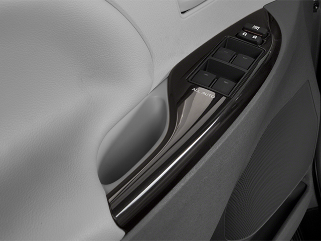 2014 Toyota Sienna LE 7 Passenger