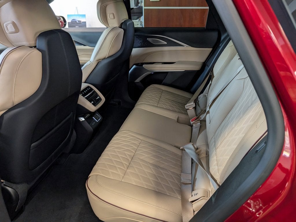 2025 Cadillac LYRIQ Sport 3