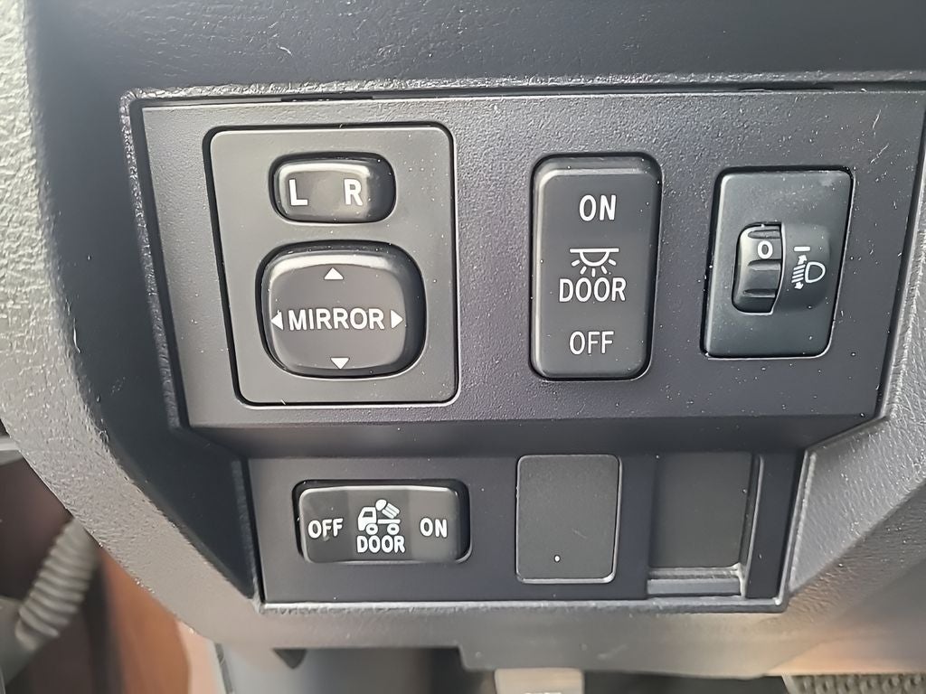2017 Toyota Tundra SR5