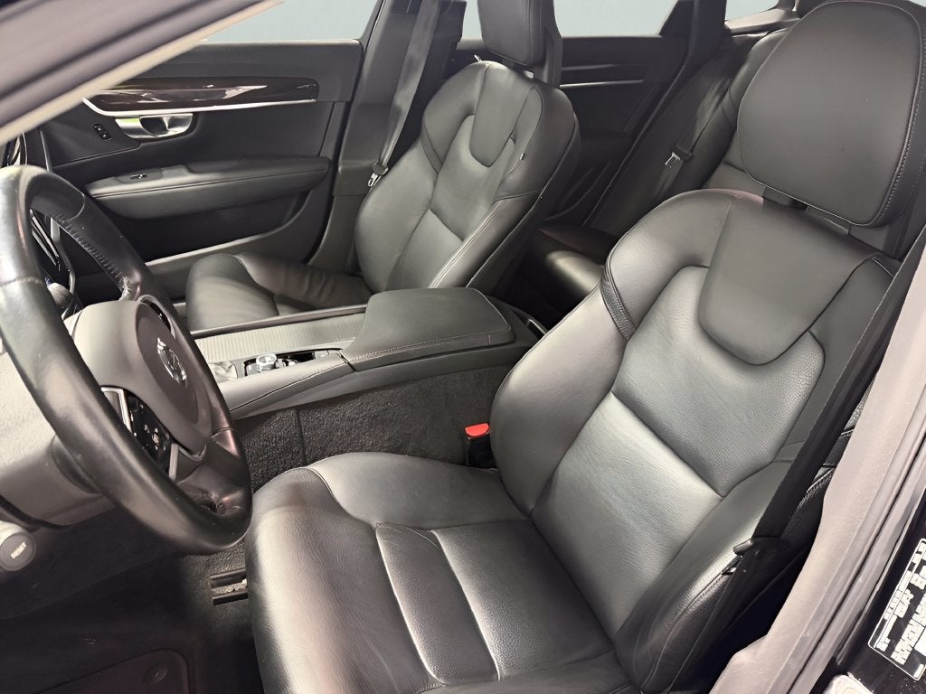 2017 Volvo S90 T6 Momentum