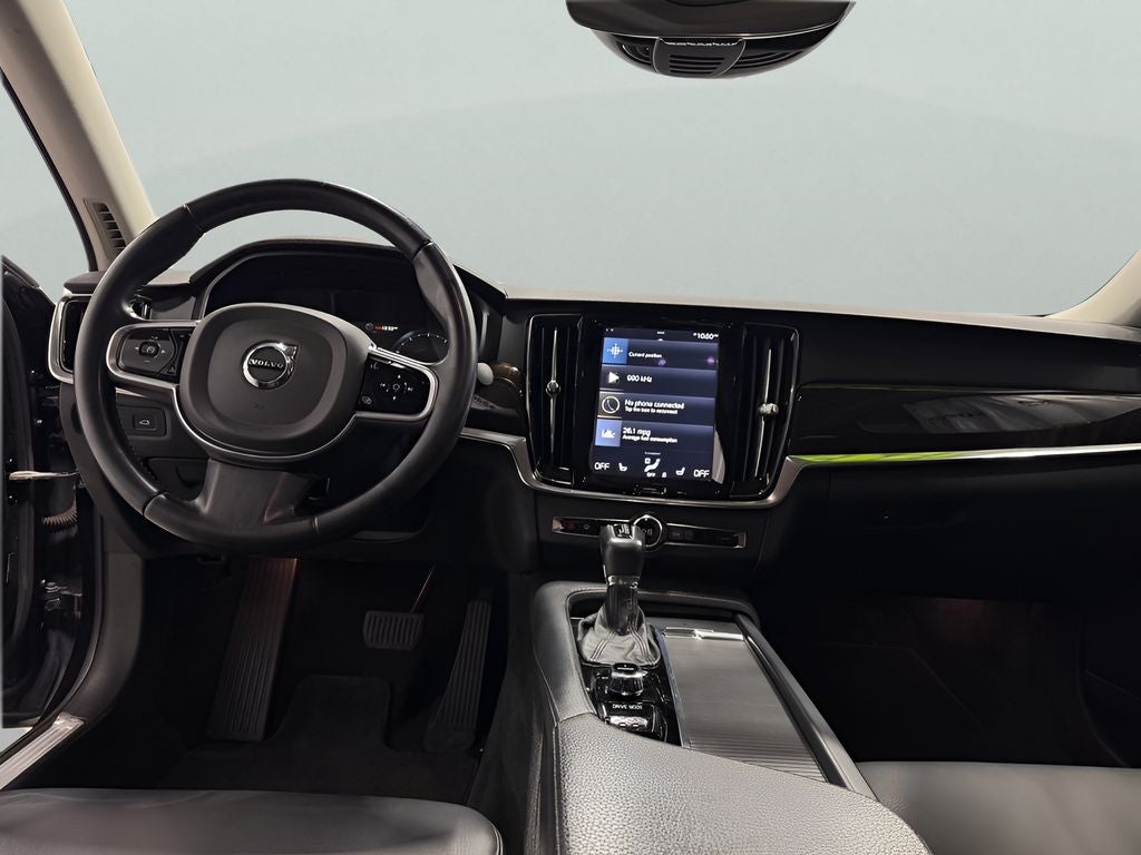 2017 Volvo S90 T6 Momentum
