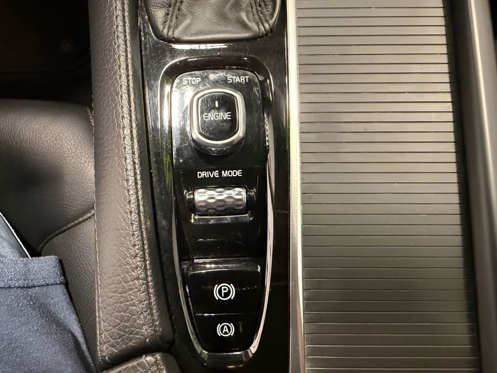 2017 Volvo S90 T6 Momentum