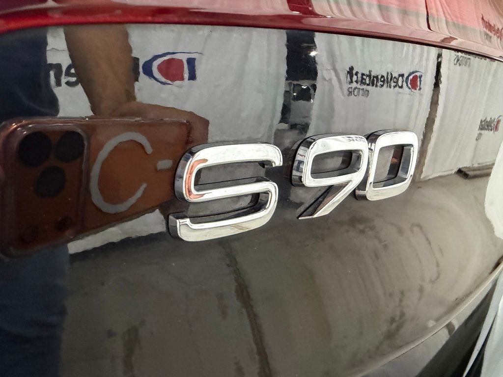 2017 Volvo S90 T6 Momentum