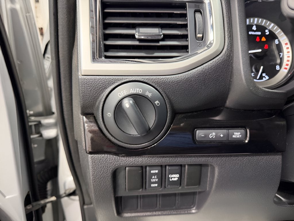 2018 Nissan TITAN SV