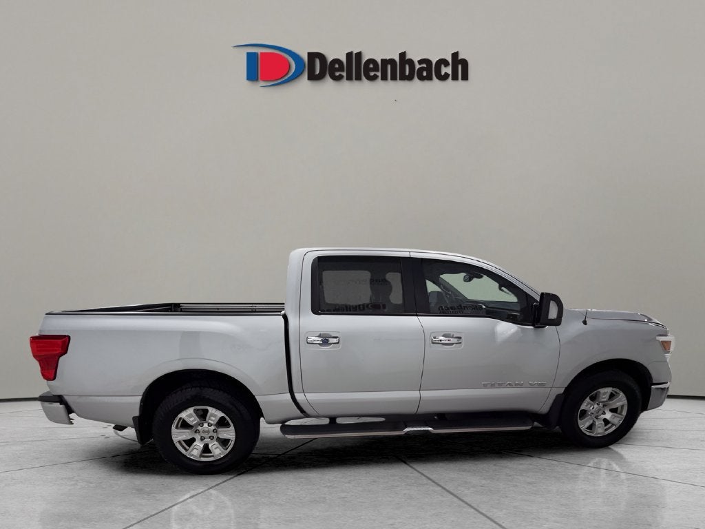 2018 Nissan TITAN SV