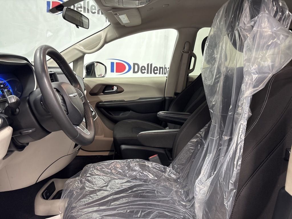 2022 Chrysler Voyager LX