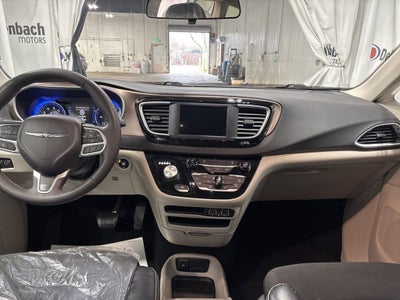 2022 Chrysler Voyager LX