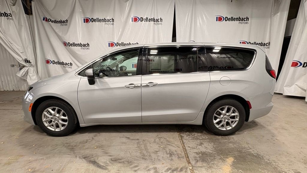 2022 Chrysler Voyager LX