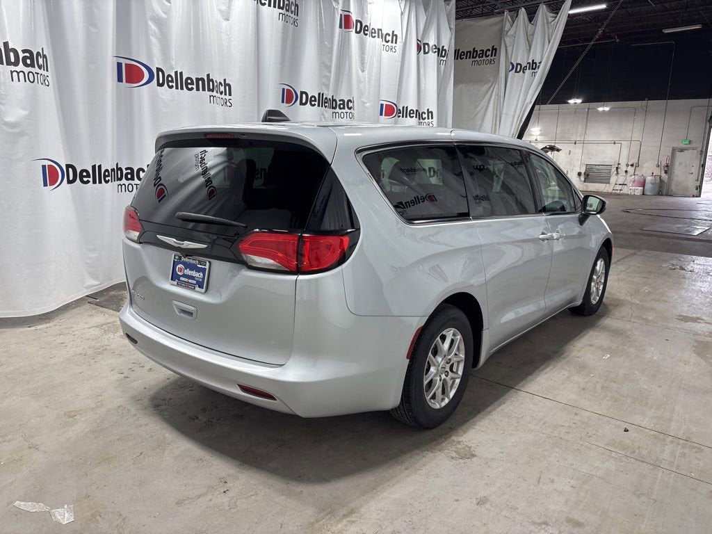 2022 Chrysler Voyager LX